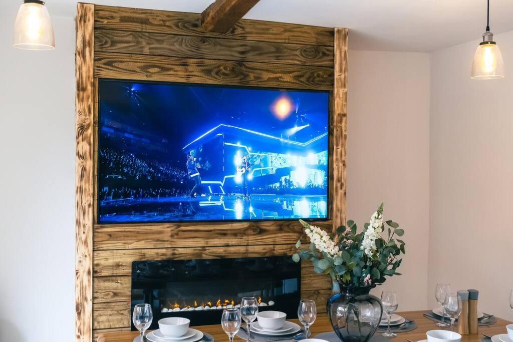 4 Bedroom - Sleep 9 Home In Cheadle Staffordshire - Alton Towers Polar Express Dimmingsdale Peak District Trentham Gardens Water World Bagian luar foto