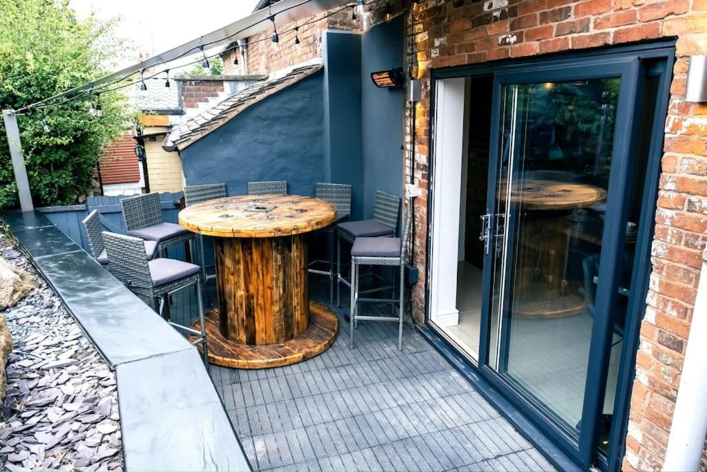 4 Bedroom - Sleep 9 Home In Cheadle Staffordshire - Alton Towers Polar Express Dimmingsdale Peak District Trentham Gardens Water World Bagian luar foto
