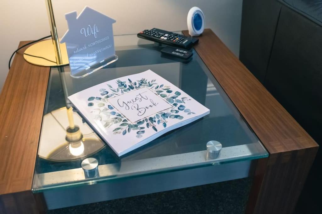 4 Bedroom - Sleep 9 Home In Cheadle Staffordshire - Alton Towers Polar Express Dimmingsdale Peak District Trentham Gardens Water World Bagian luar foto